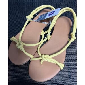 NWT Ladies Universal Thread Yellow Petal Sandals - Size 6